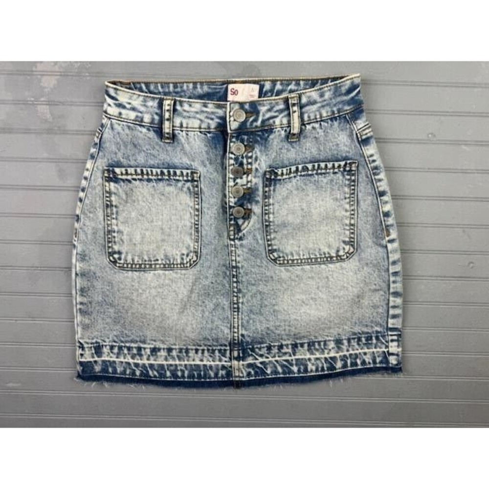 SO Size 5 Womens Skirt Denim Jean Short Raw Hem Light Wash